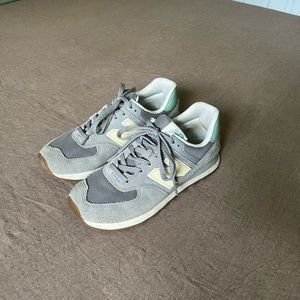 🌿Spring Sneaker Clean out 🌼 Women’s New Balance 574 Sneakers